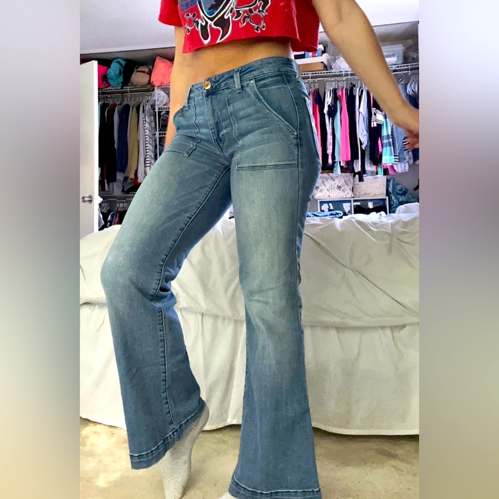 American Eagle Outfitters flare jeans Size 6